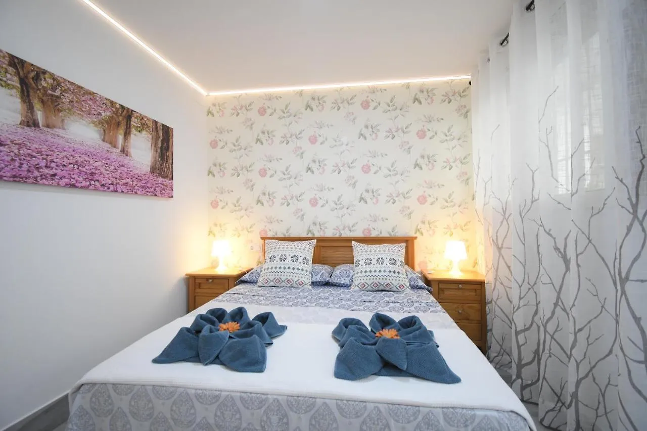 Jara Apartments ! Málaga İspanya