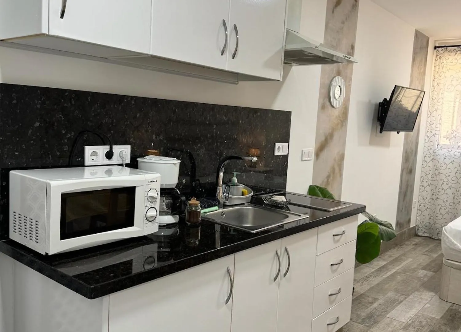 Jara Apartments ! Málaga İspanya